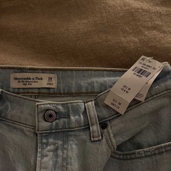 Abercrombie High Rise 90s Relaxed Raw Hem Jean - Picture 7 of 7
